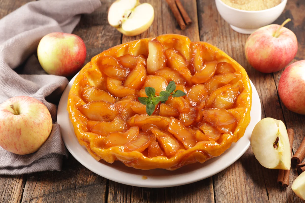 Tarte Tatin: Ricetta e Abbinamento Vino per il Dolce Francese