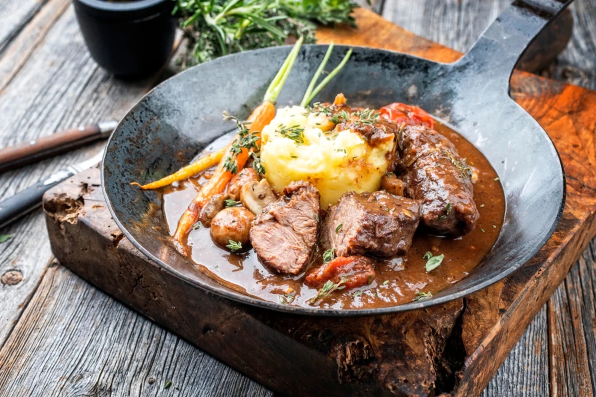Biff Bourguignon med potatispuré: maridaje vino y receta irresistible