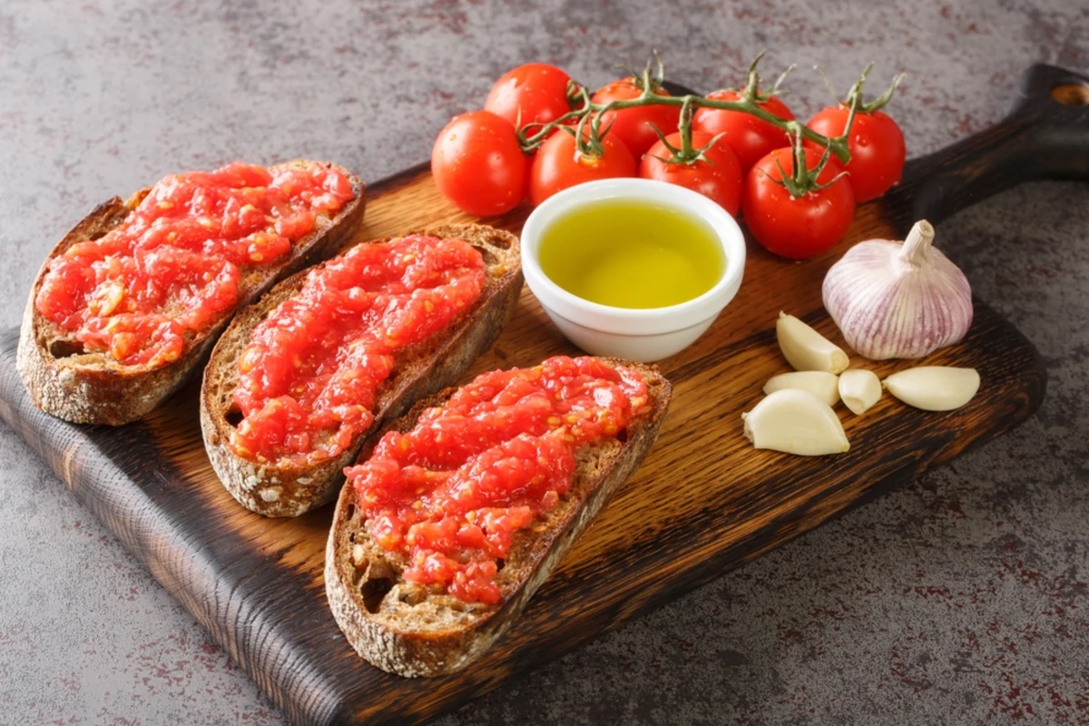 Pan Con Tomate: Ricetta, Tradizione e Abbinamento Vino Perfetto