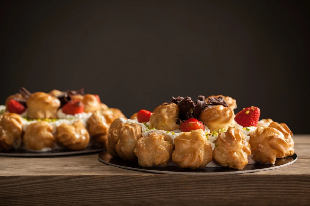 Saint Honoré Cake & Wine Pairing: A French Classic at Home