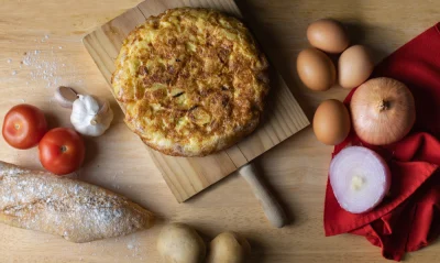 Spansk Tortilla: Ricetta autentica e abbinamento vino per la tavola italiana