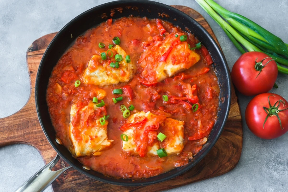 Vin till Bacalao con Tomate: recept och vinmatchning för Sverige