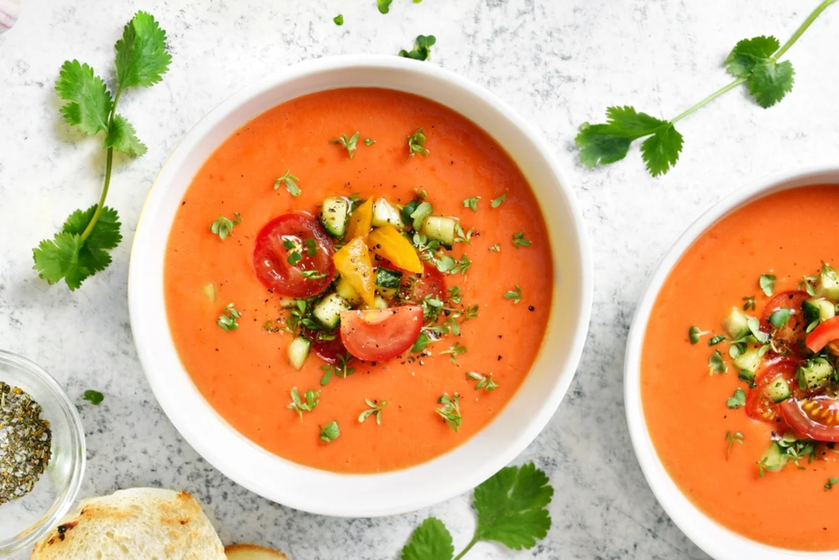 Gazpacho och vinmatchning: Fräsch sommarsoppa med perfekta vinrekommendationer