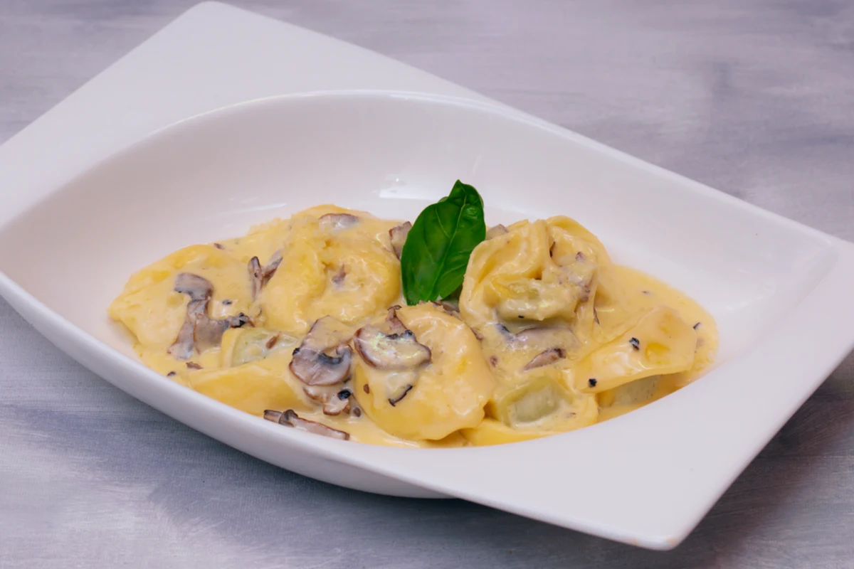 Tortellini med svamp och tryffelsås: Recept & vinmatchning för finsmakare