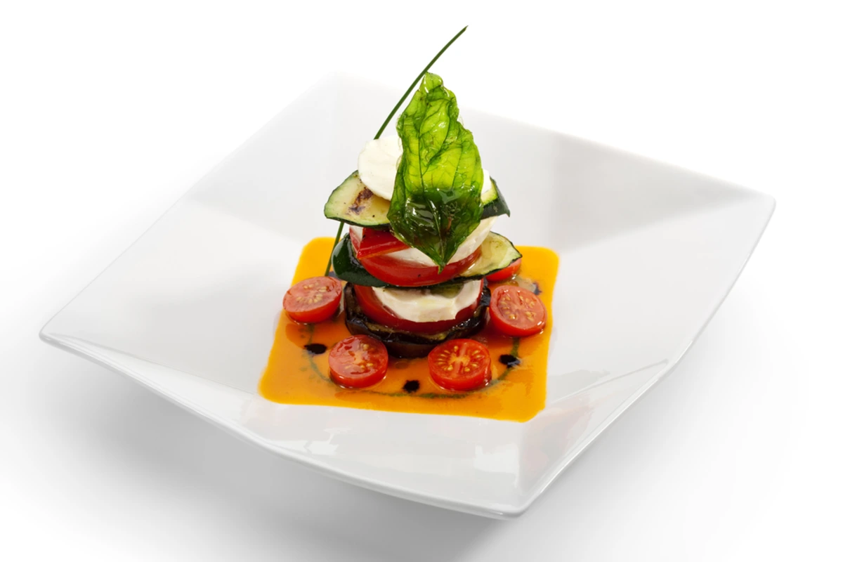 Insalata Caprese: Ricetta Tradizionale, Segreti e Abbinamento Vino Perfetto