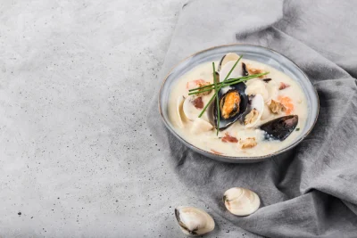 Clam Chowder: Receita Cremosa com Harmonização de Vinhos Portugueses