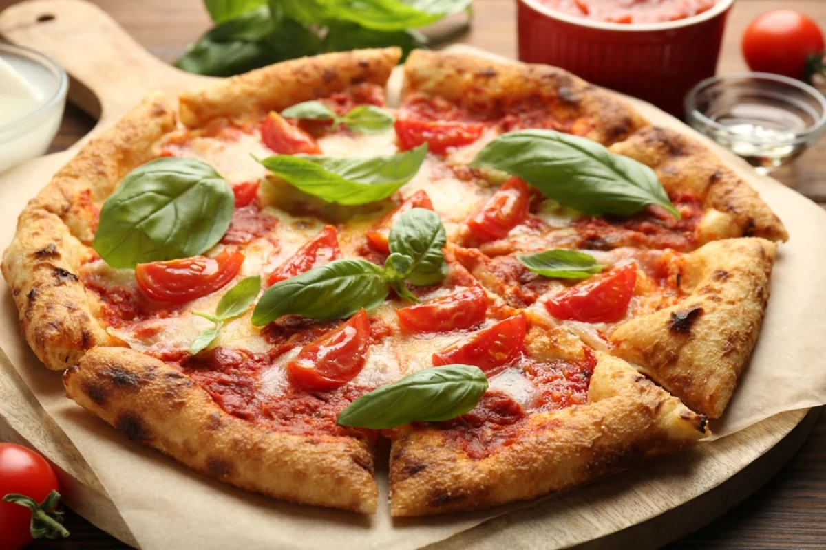 Margherita Pizza Recept: Klassisk Italiensk Pizza med Perfekt Vinmatch