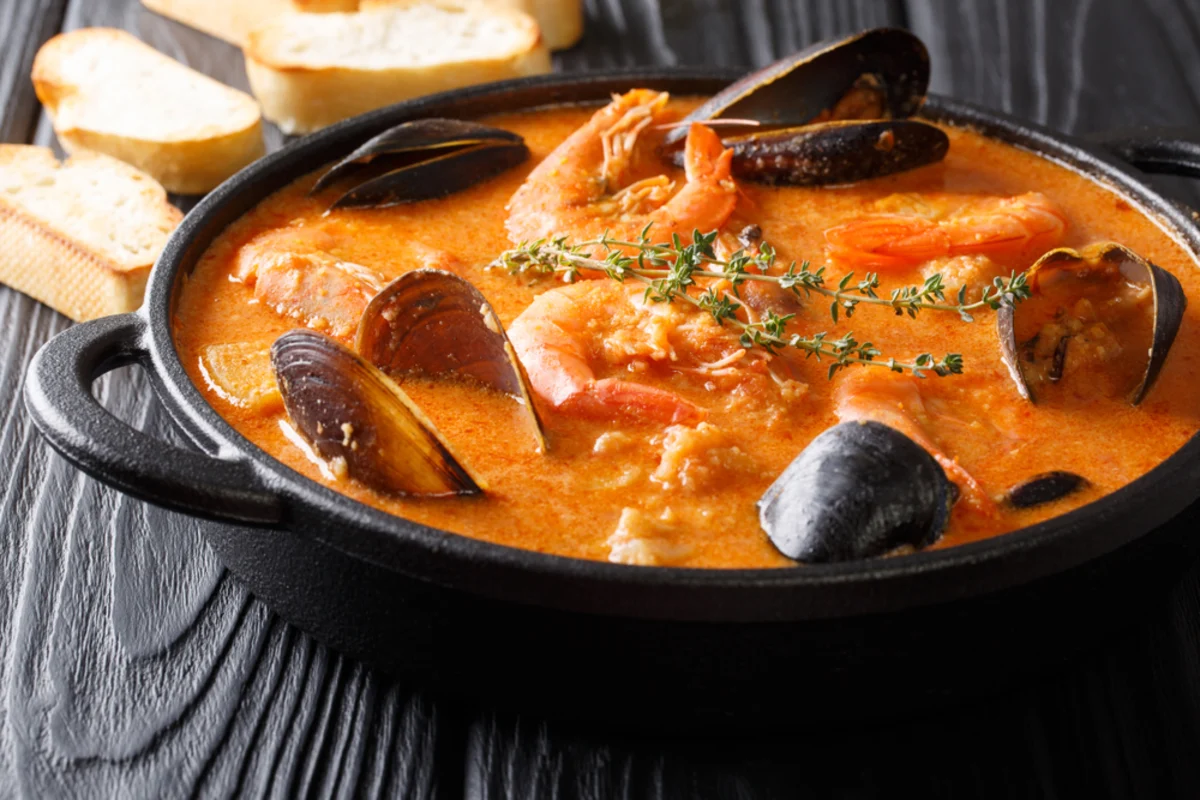 Suquet de Peix: Das katalanische Fischragout & die perfekte Weinbegleitung