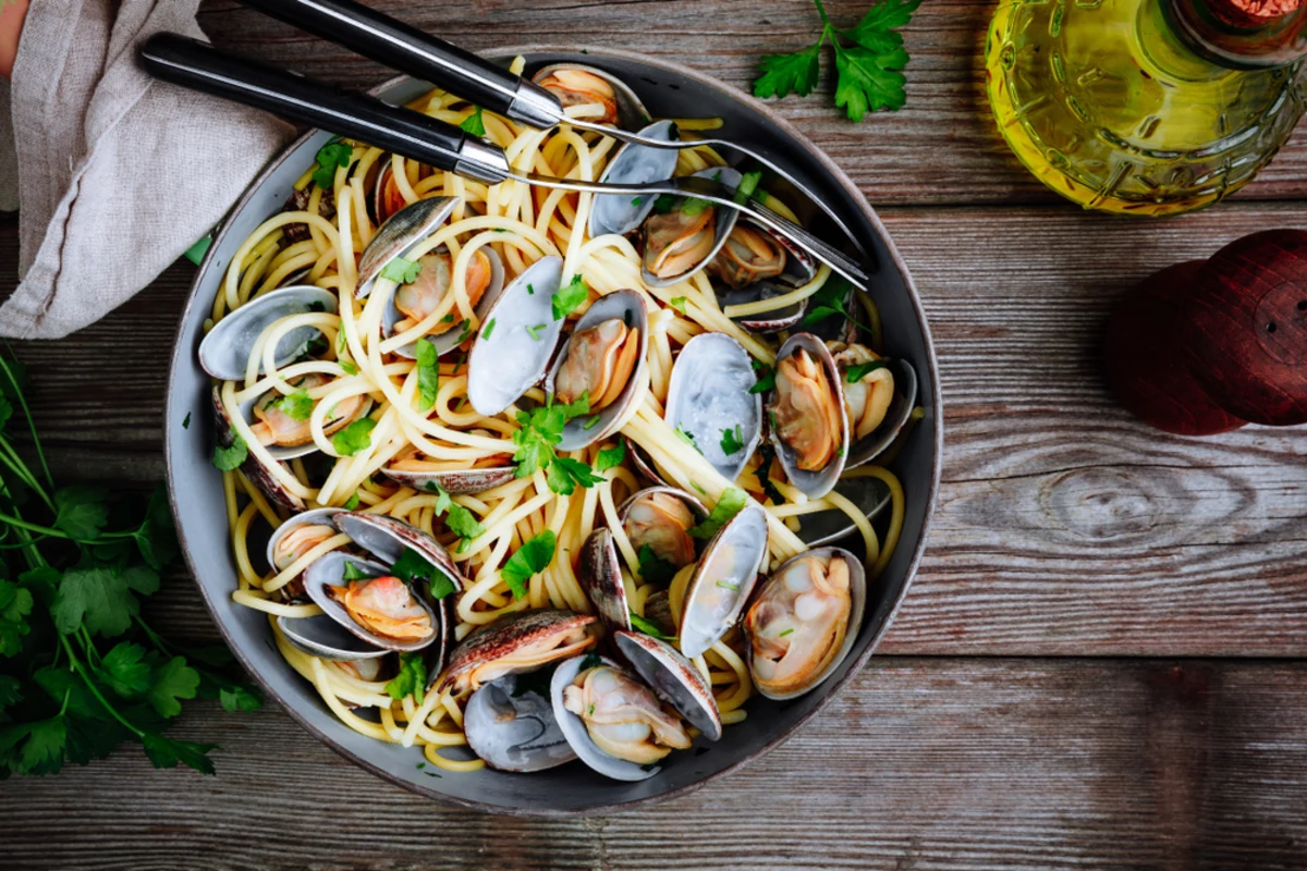 Vongole Unveiled: The Ultimate Spaghetti alle Vongole Recipe & Perfect Wine Pairings