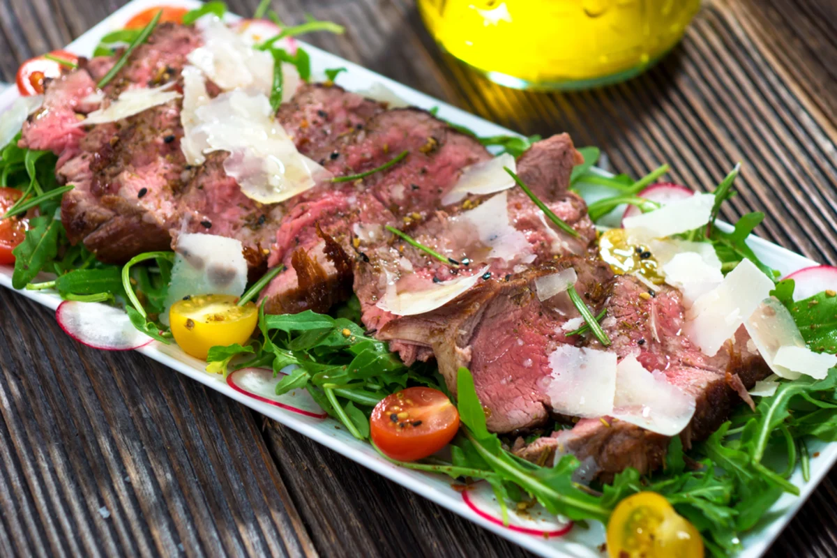 Tagliata recept: Italiaanse biefstuksalade met de beste wijncombinaties