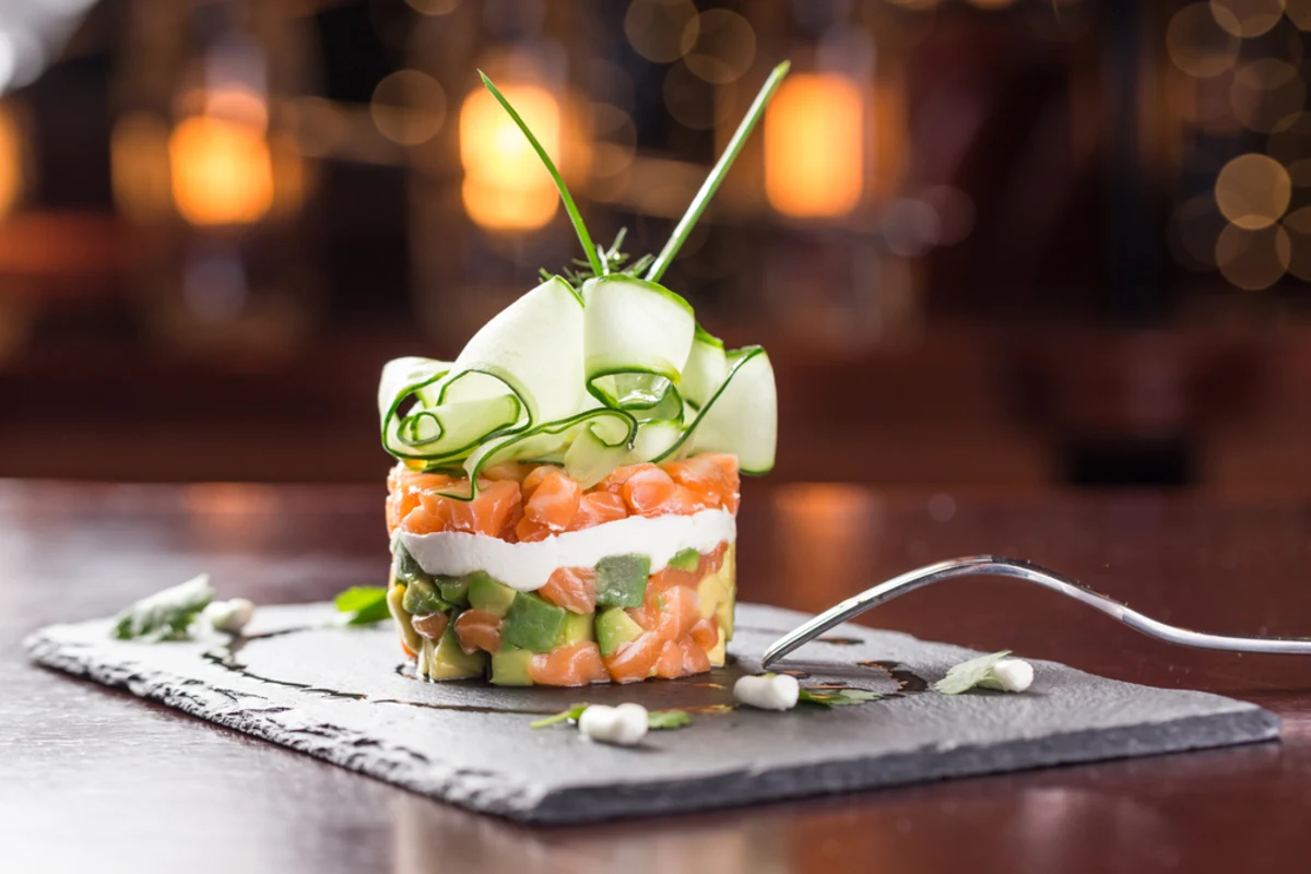 Rökt Lax med Avokado : Recette et Accord Vin Parfait