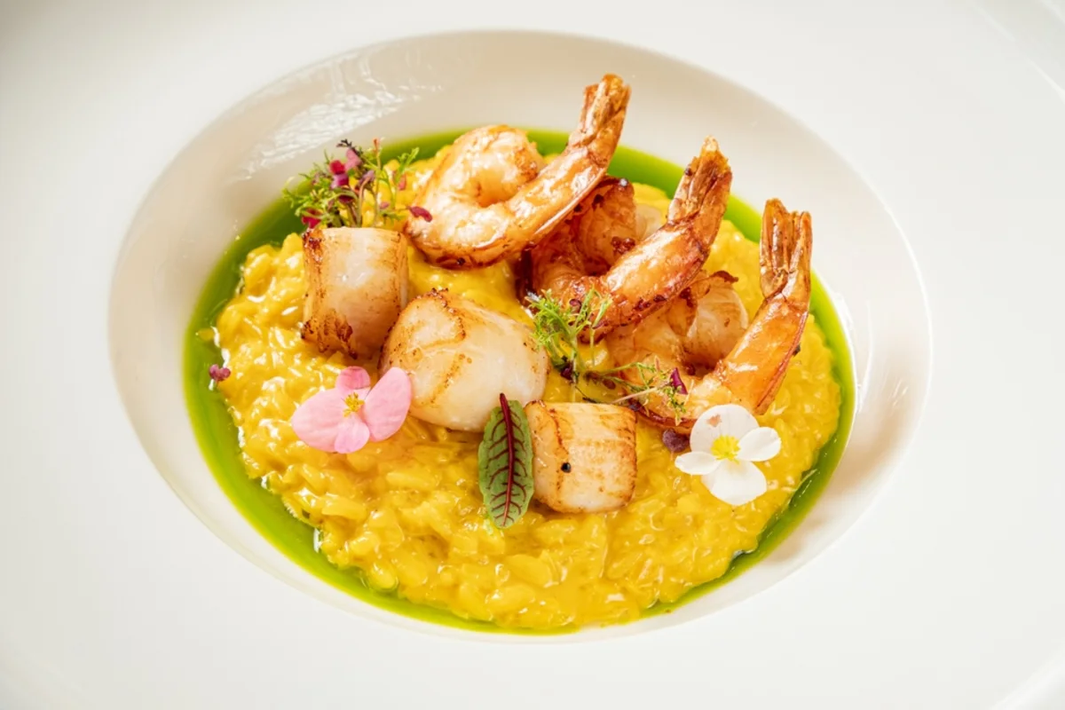 Saffransrisotto med Räkor och Kammusslor y su maridaje vino