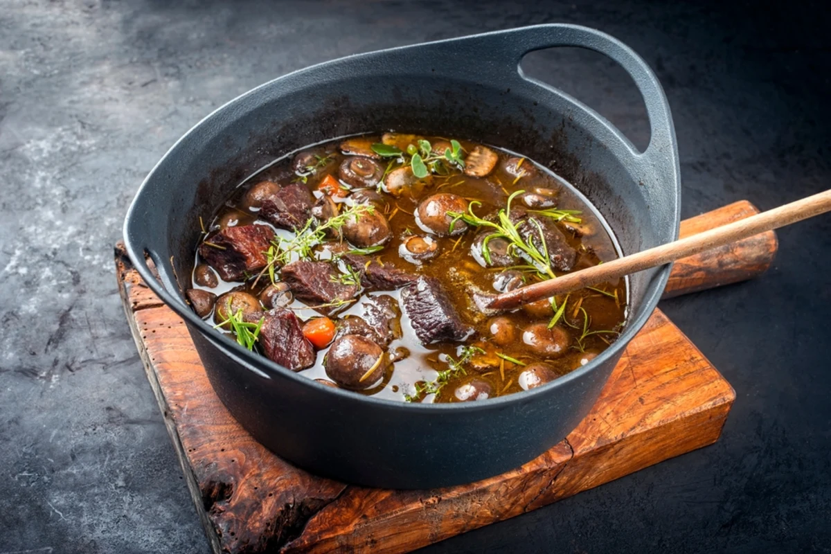 Boeuf Bourguignon : Recette Traditionnelle et Accords Vins
