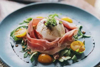 Burrata with Prosciutto: Recipe, Wine Pairing, and Perfect Serving Guide