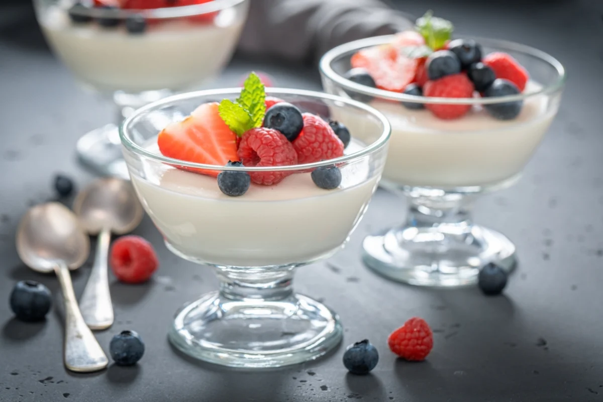 Panna cotta : Recette authentique, accords mets et vins d’exception