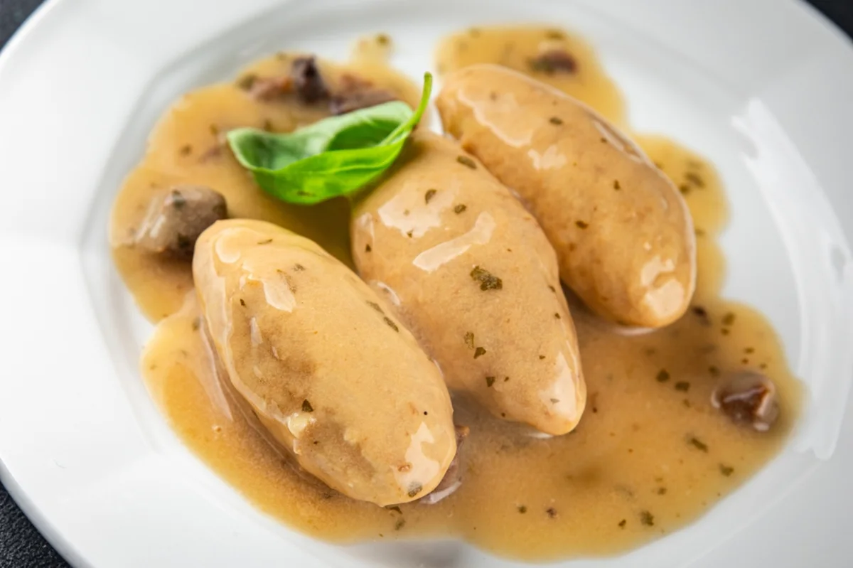 Quenelle de brochet : recette authentique et accords mets-vins pour sublimer votre table