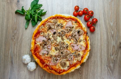 Pizza Capricciosa: Ricetta, Storia e Abbinamenti Vino per la Tavola Italiana