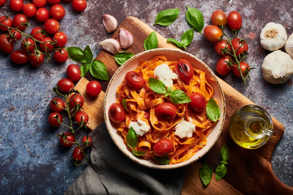 Pasta carbonara recept – krämig pasta med tomat och burrata