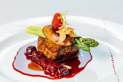 Harmonização Vinho: Biff med Foie Gras, Körsbärssås och Sparris à Portuguesa