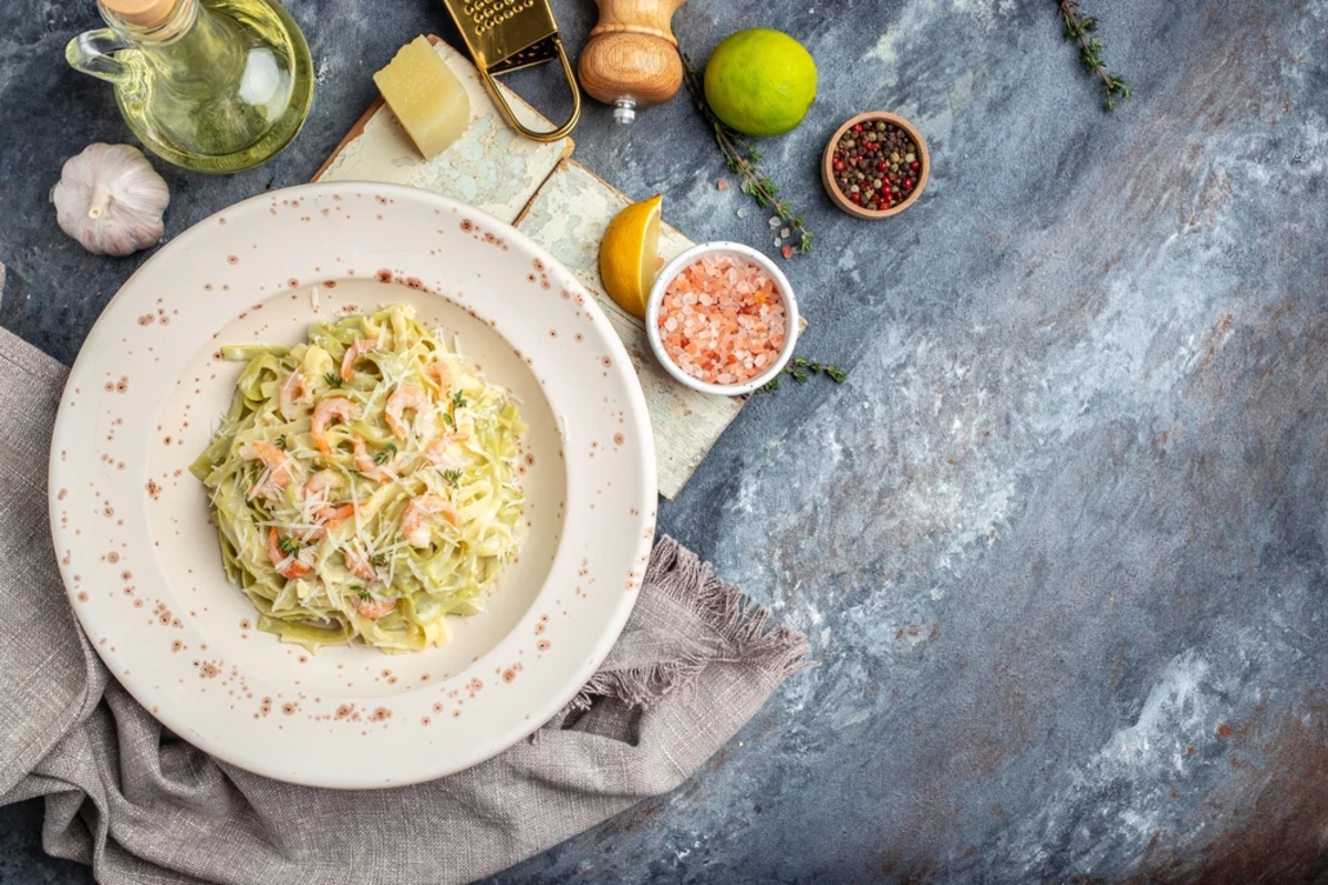 Räkpasta: Ricetta gourmet e abbinamento vino per la cucina italiana