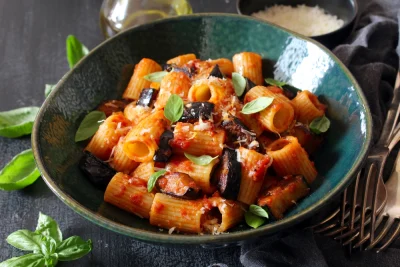 Pasta alla Norma recept – Siciliansk klassiker med vinrekommendationer