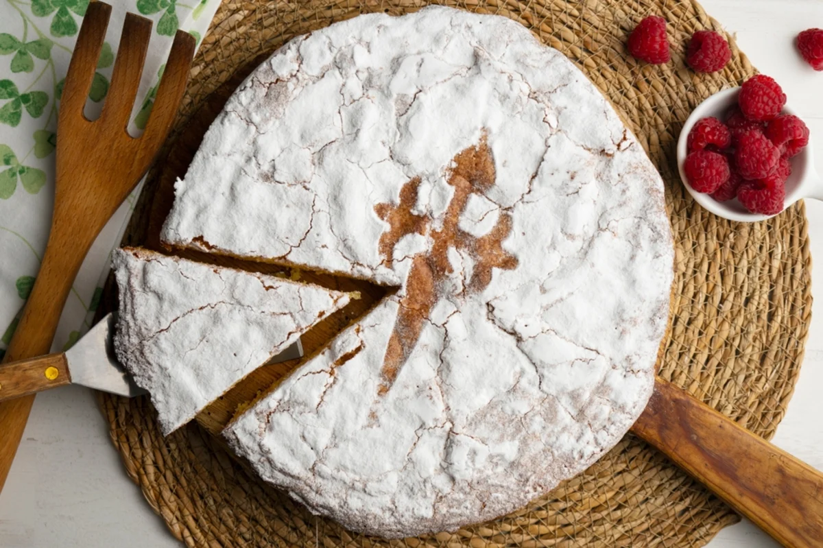 Tarta de Santiago : Recette française & accord vin pour un mariage parfait